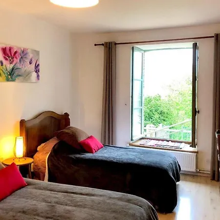 Holiday home Maison Typique Au Pied Du Chateau De Avec Cheminee, Grand Jardin Et Equipements Modernes - Fr-1-611-57