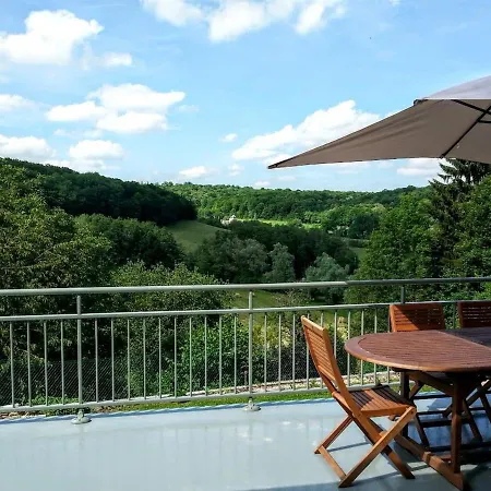 Maison Typique Au Pied Du Chateau De Avec Cheminee, Grand Jardin Et Equipements Modernes - Fr-1-611-57 * Lafauche
